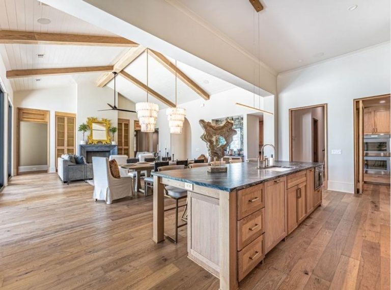 What’s the Difference Between Open Concept and Traditional Layout?